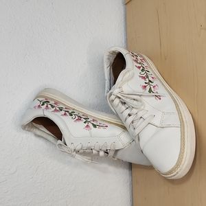Caslon Perry Lea Floral Embroidered Sneakers Sz 10